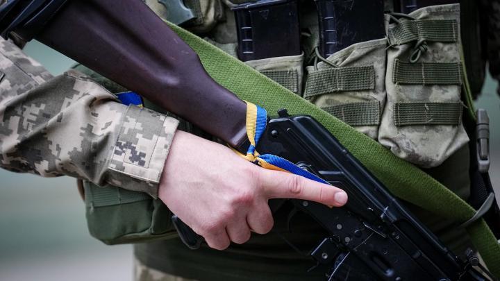 На Западной Украине в военкомат забрали мужчин прямо с похорон украинца, погибшего на СВО