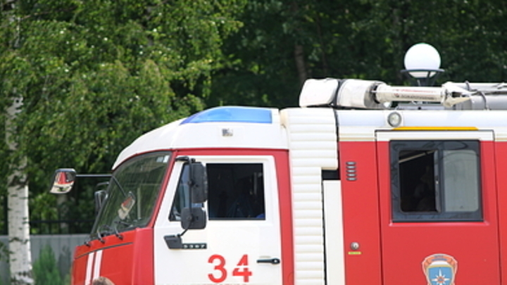 У глухонемой женщины с двумя детьми в Пластовском районе загорелся дом