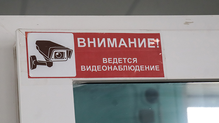 Обидевший ребёнка охранник вернулся в школу в пригороде Новосибирска