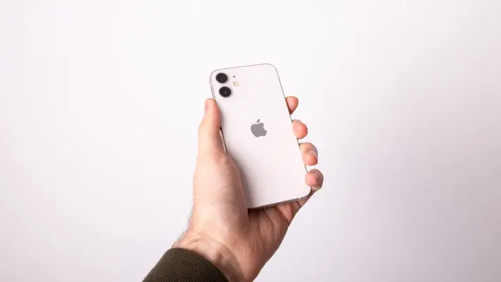 Раскрыт дизайн iPhone 17: блогер показал цвета и внешний вид телефонов