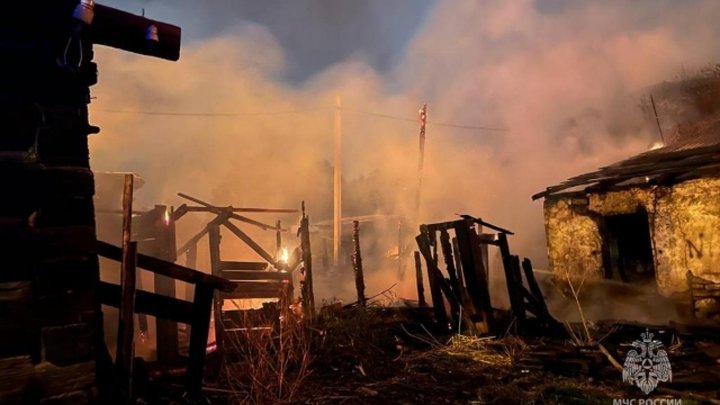 Три деревянных дома подожгли в центре Иркутска