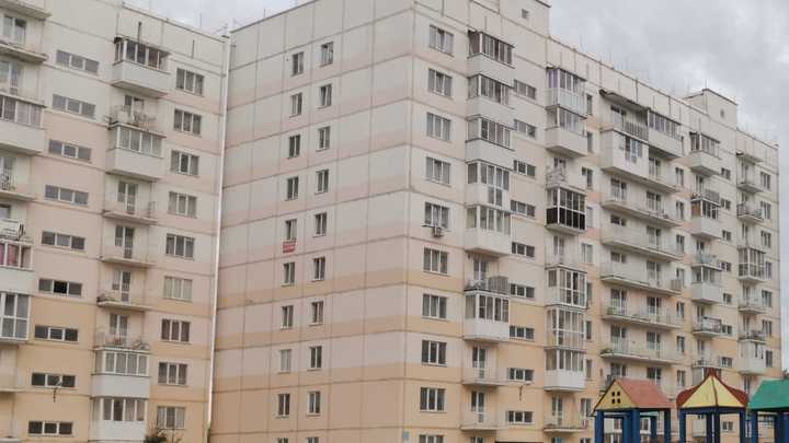 22-летний парень выпал из окна высотки в Новосибирске