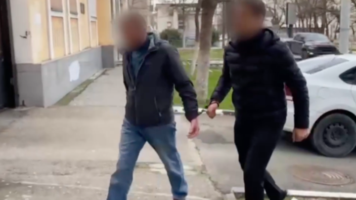 В Новороссийске задержали мужчину, избившего подростка в маршрутке