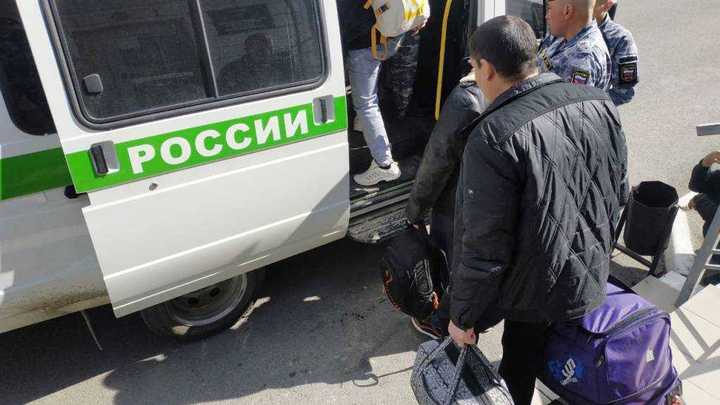 Более тысячи мигрантов выгнали из Челябинской области