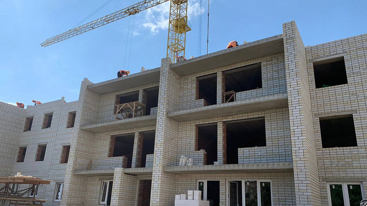 В Ейске продолжают отстраивать пострадавшие при падении самолёта подъезды