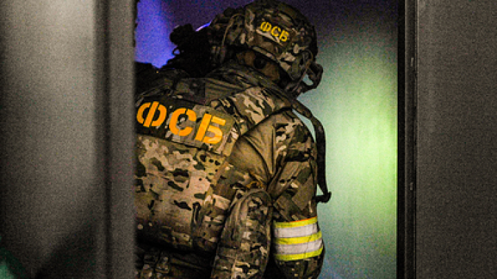 В Москве взрывотехники проверяют подозрительный автомобиль