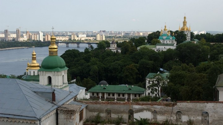 Камнем по иконе: В Киево-Печерской Лавре скрутили вандала