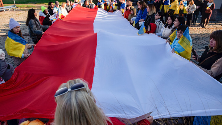 Польша отказалась продлевать поддержку украинских беженцев