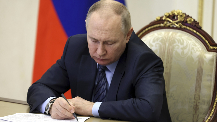 Москва вводит ответные меры на введение потолка цен на нефть