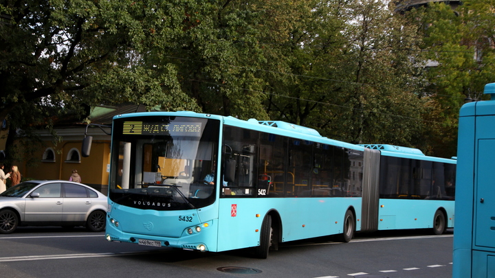 ДТП с автобусом на реке Мойке: полное видео, как транспорт упал в реку