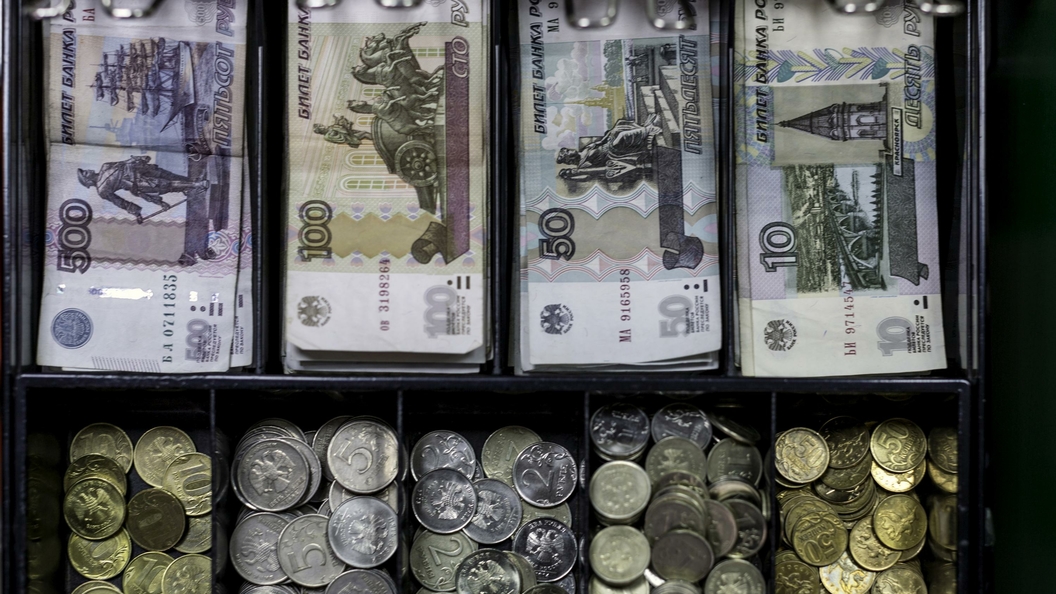 Правозащитники предложили Минздраву запретить продажу чекушек на кассах Правозащитники предложили Минздраву запретить продажу чекушек на кассах
