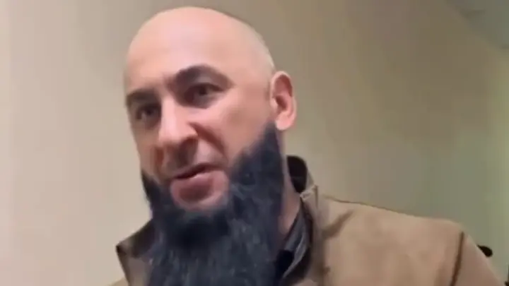 Ерунда всё это!: бородач на Мерсе, напавший на девушку-курьера, сделал заявление
