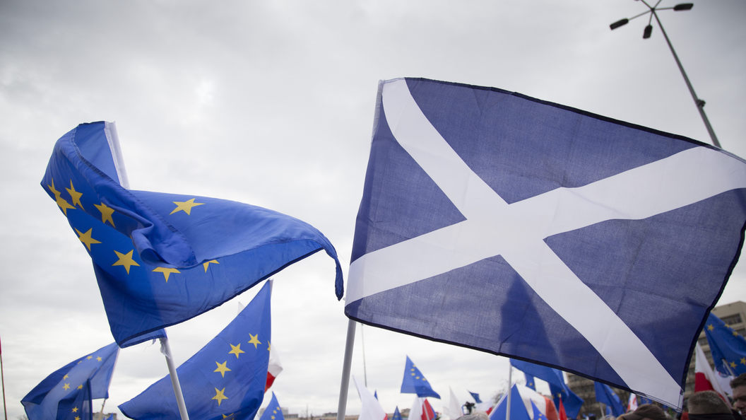 Шотландия перенесла референдум о независимости из-за неопределенности по Brexit Шотландия перенесла референдум о независимости из-за неопределенности по Brexit