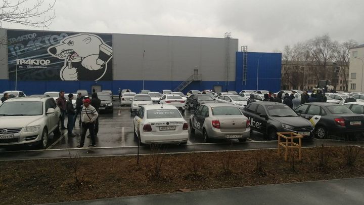 В Челябинске таксисты начали войну против агрегаторов (видео)