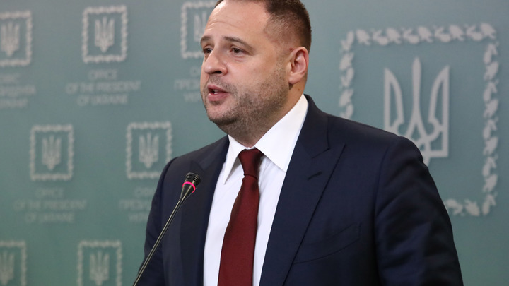 Россия вышла из зерновой сделки. Глава офиса Зеленского устроил истерику