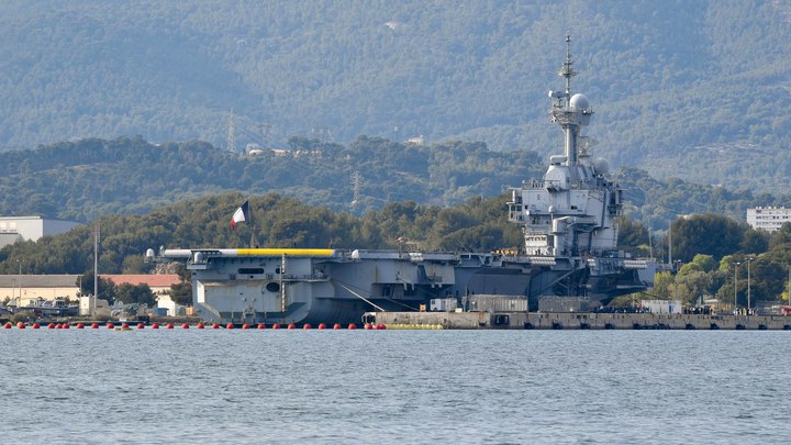 Пошли по пути американских авианосцев: На Шарле де Голле треть моряков подхватили COVID-19