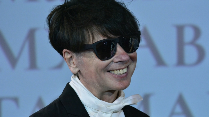 Московская неделя моды: завораживающие видео новой коллекции Юдашкина