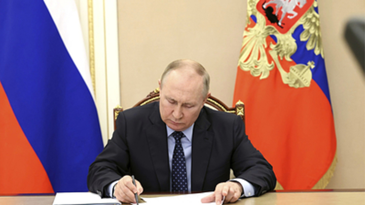 Путин подписал закон о госизмене за переход на сторону противника в войну