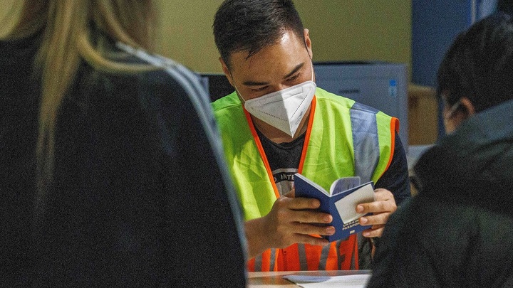 Уставшие от украинцев поляки идут на хитрость: Взамен получают и деньги, и квартиру