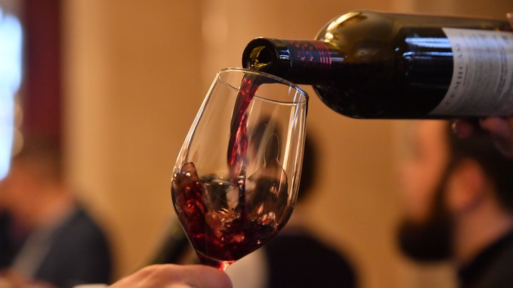 Трезвые дни перенесли на новые даты: когда в Ленобласти нельзя покупать алкоголь