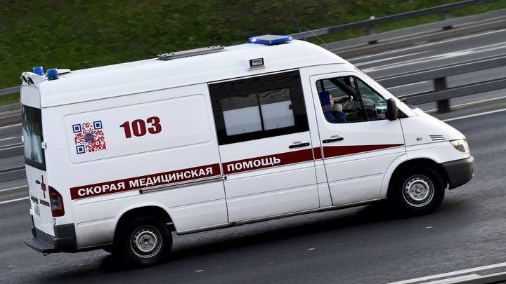 Четыре человека пострадали в аварии с уборочной техникой и скорой помощью на МКАД