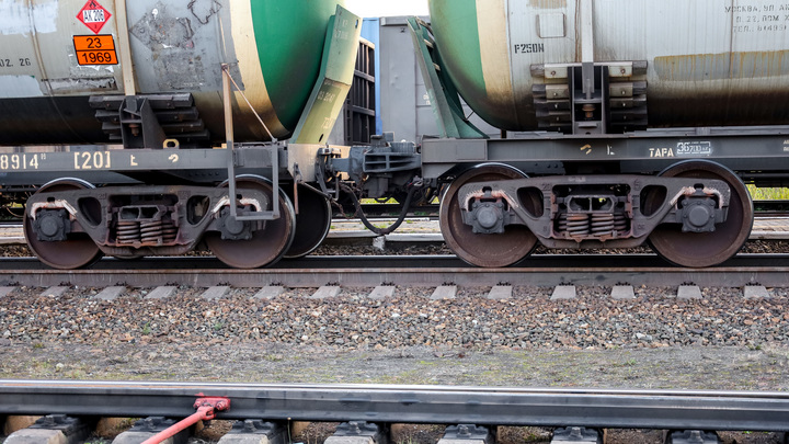 В Псковской области пять цистерн с топливом сошли с рельсов