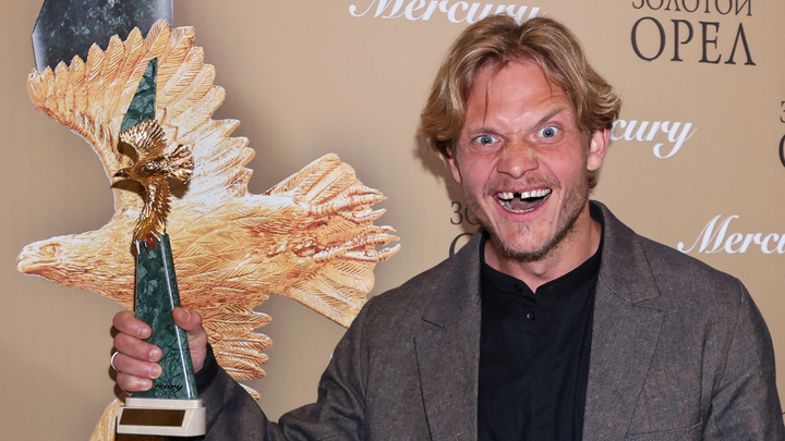 Звезду сериала «Король и Шут» задержали в аэропорту Пулково с запрещенкой