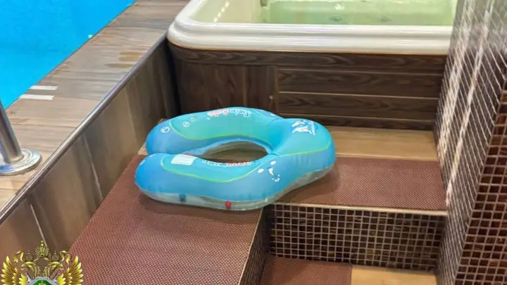 Был в сауне с семьей: в Белогорске 4-летний ребёнок утонул в бассейне