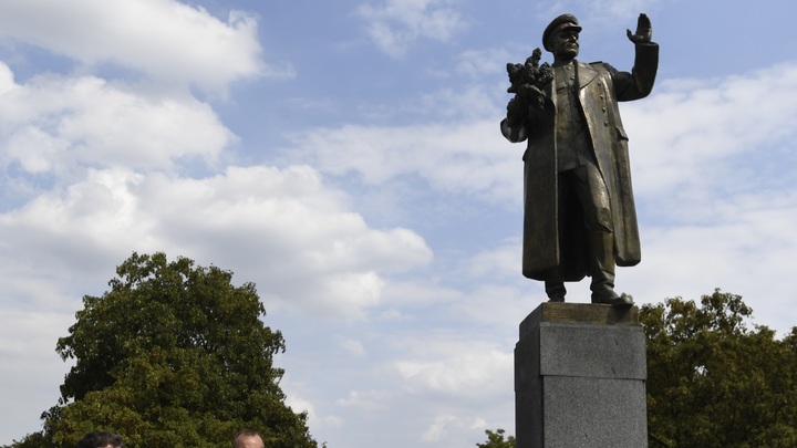 Москва готовит свой ответ чехам: Пражскую предложили переименовать в станцию Маршала Конева