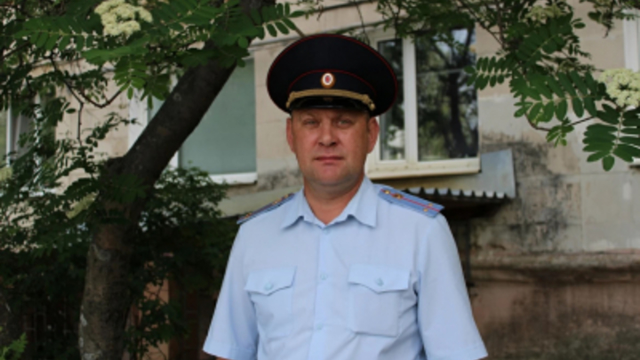 В Свердловской области участковый уполномоченный вывел из горящей квартиры тёх человек