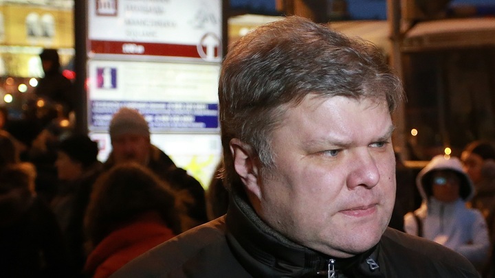 Митрохин задержан: Московского депутата забрали в отделение прямо с публичной встречи