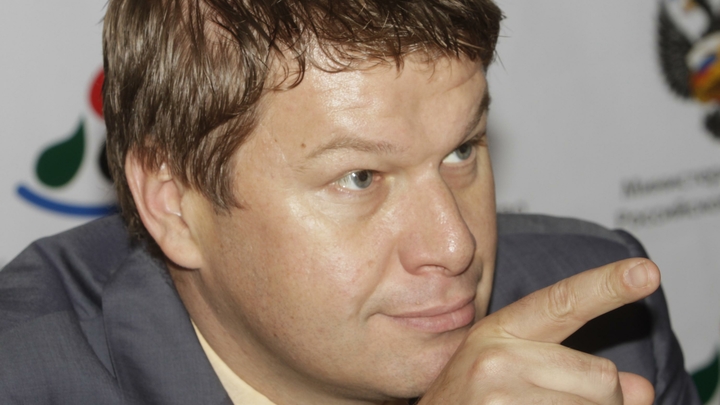 Театрализованное представление: Губерниев потребовал свободы для русского футболиста