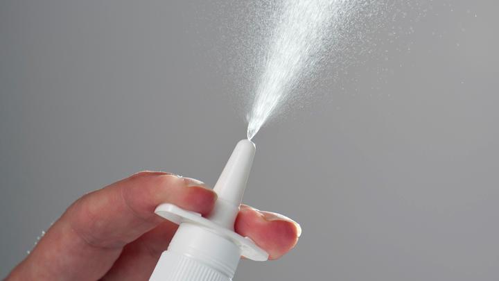 Врач объяснил связь назальной вакцины и будущего пандемии