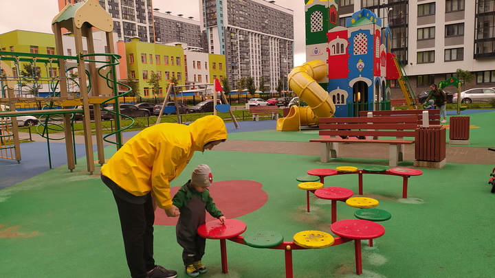 В одном из детских садов Екатеринбурга родителей отказались пускать внутрь без QR-кода
