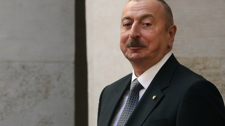 Алиев поздравил Армению с Днём Конституции своим излюбленным способом