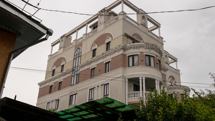 Власти Кубани выплатили подъёмными 412 млн рублей простым учителям, врачам и соцработникам