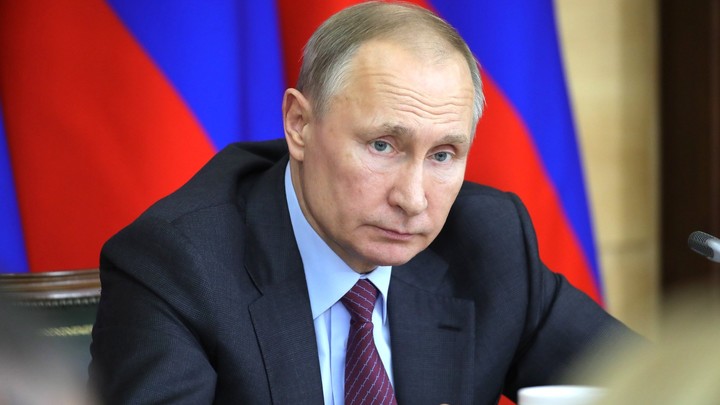 Вы же замёрзнете!: Путин остановил кортеж, чтобы пожать руки жителям Череповца
