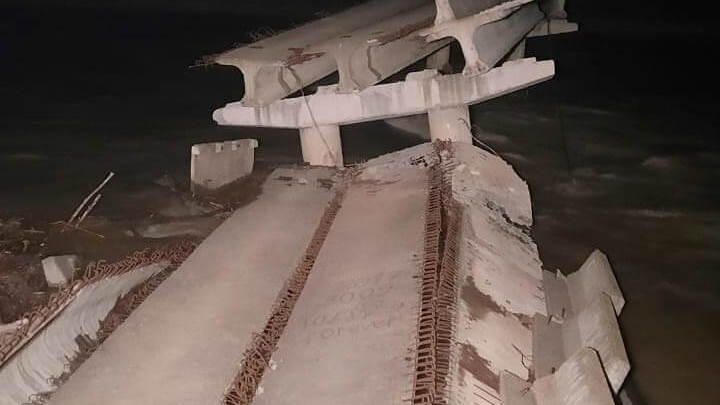 На Кубани прокуратура выясняет причины обрушения моста через реку