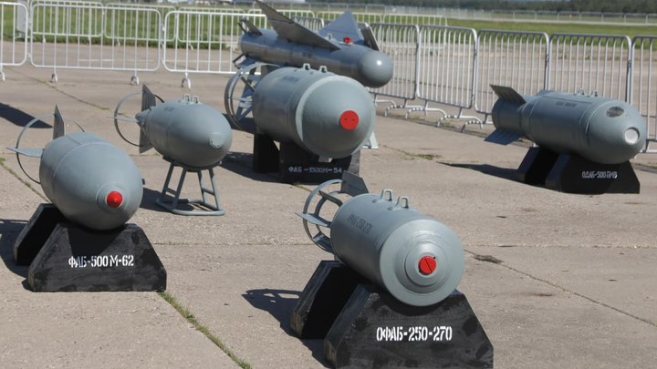 Предупреждали о законных целях. Бойцы армии России накрыли военный эшелон с западным оружием и техникой в ДНР