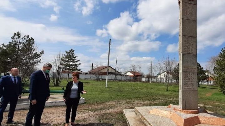В Азовском районе оказались бесхозными памятники героям Великой Отечественной войны