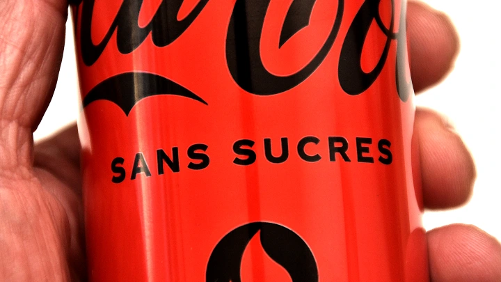 В крупные продуктовые сети России возвращается оригинальная Coca-Cola