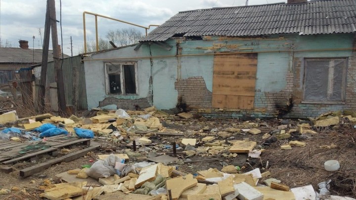 В Челябинске прокуратура потребовала мэрию закрыть проход к разваленному дому