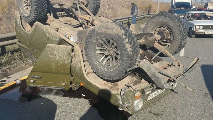 Южное шоссе сковала гигантская пробка из-за перевернувшегося авто