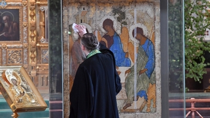 Троицу Андрея Рублёва установили в Троицком соборе в Сергиевом Посаде