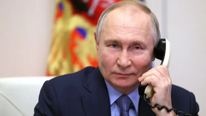 В Кремле рассказали, какими мессенджерами пользуется Владимир Путин