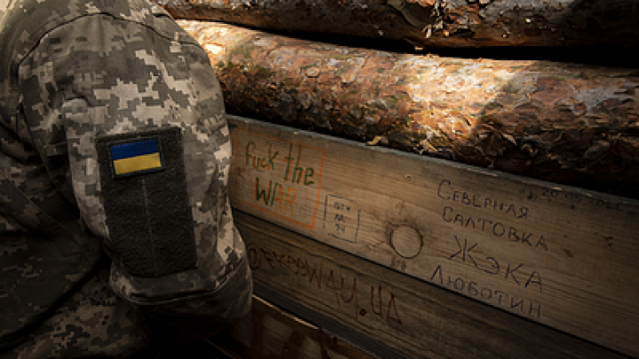 Зарубежным журналистам показали рефрижераторы с телами военных ВСУ в Брянской области