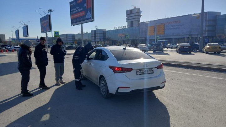 В Свердловской области ГИБДД взялась за таксистов-нелегалов