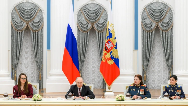 Путин сделал комплимент всем женщинам России в преддверии 8 Марта