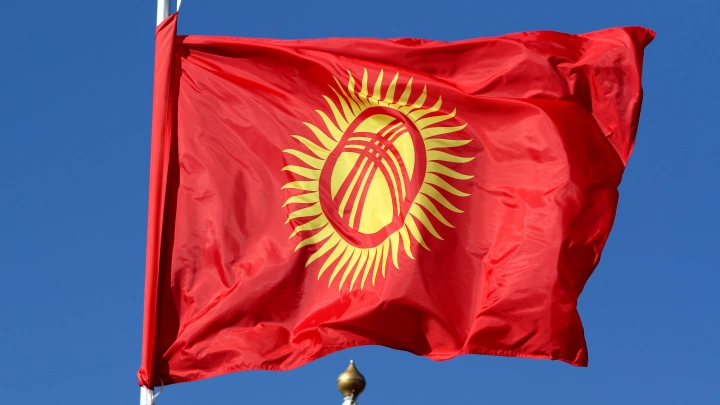 Семью экс-президента Киргизии Атамбаева принудительно выселяют из дома