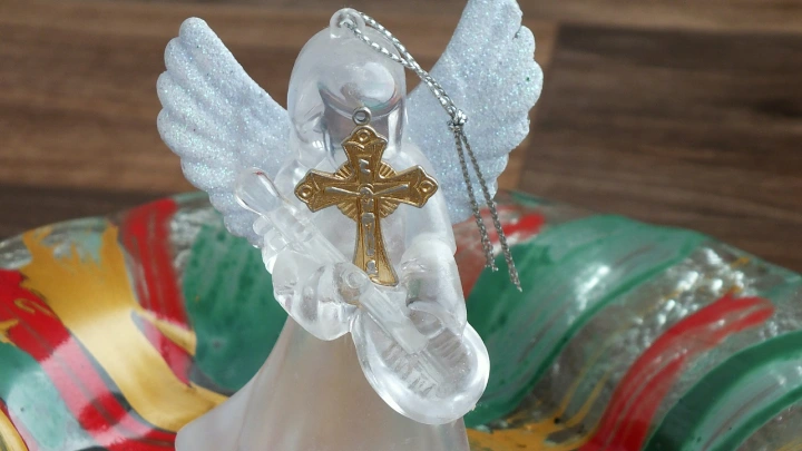 Русского футболиста во время удара молнии спас нательный крестик